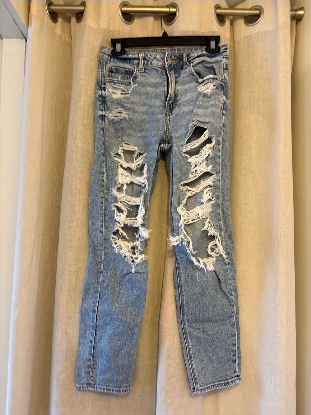 American Eagle Outfitters Light Blue Distressed Skinny Jeans